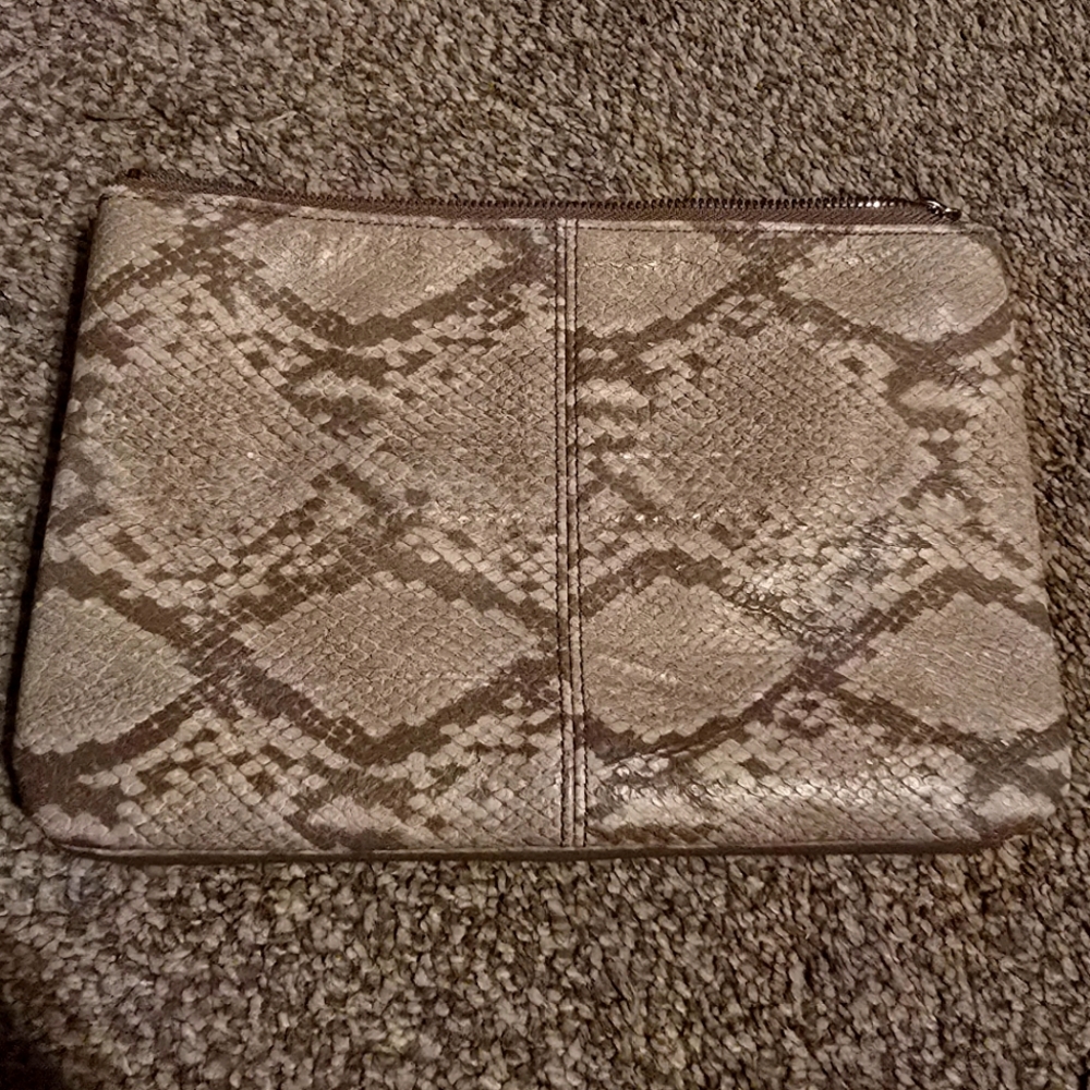 Jewell Thirty One 31 Snakeskin Pattern Clutch Wristlet Wallet
